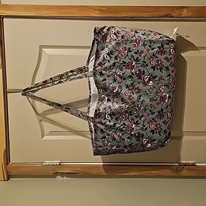 Thin fabric large floral tote folds up small like a t shirt velvetey feel